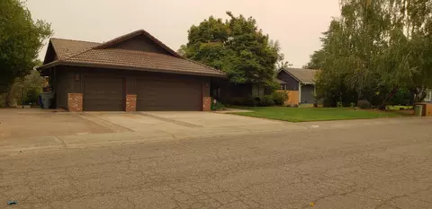 461 Arbor Pl, Redding, CA 96001 photo 1