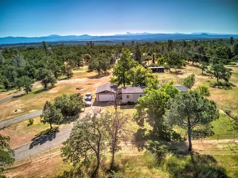 9693 Logan Rd, Redding, CA 96003 photo 4