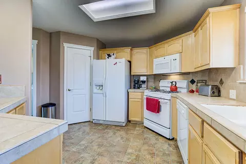 2740 Gemstone Ct, Redding, CA 96001 photo 8