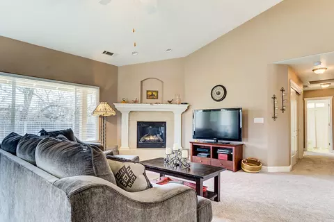 2740 Gemstone Ct, Redding, CA 96001 photo 5