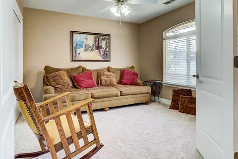 2740 Gemstone Ct, Redding, CA 96001 photo 2