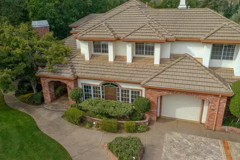 4550 Saratoga Dr, Redding, CA 96002 photo 4