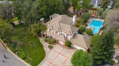 4550 Saratoga Dr, Redding, CA 96002 photo 3