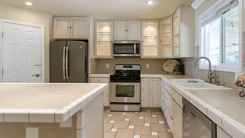 2053 Wilder Dr, Redding, CA 96001 photo 2