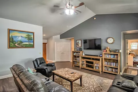 5779 Constitution Way, Redding, CA 96003 photo 4