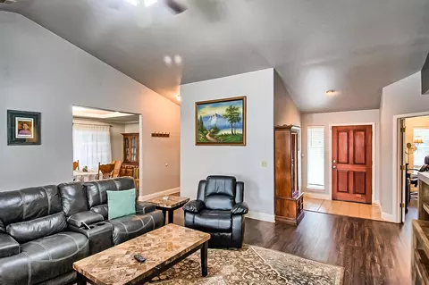 5779 Constitution Way, Redding, CA 96003 photo 3