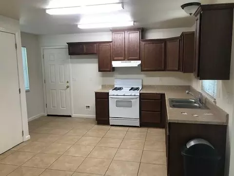 1379 Willis St, Redding, CA 96001 photo 3