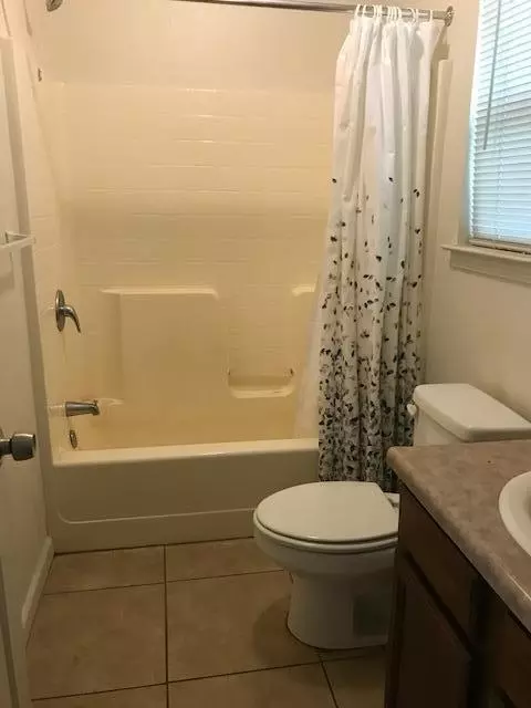 1379 Willis St, Redding, CA 96001 photo 4