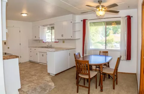1892 Lindeena Ln, Redding, CA 96002 photo 8