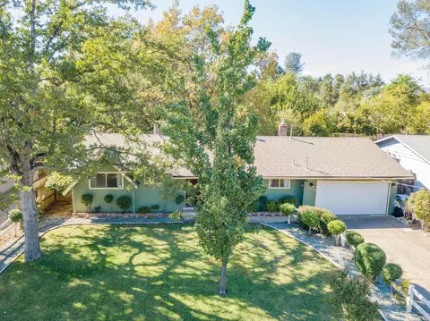1892 Lindeena Ln, Redding, CA 96002 photo 2