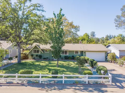 1892 Lindeena Ln, Redding, CA 96002 photo 1