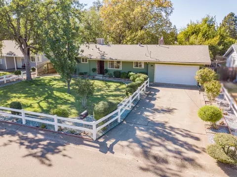 1892 Lindeena Ln, Redding, CA 96002 photo 4
