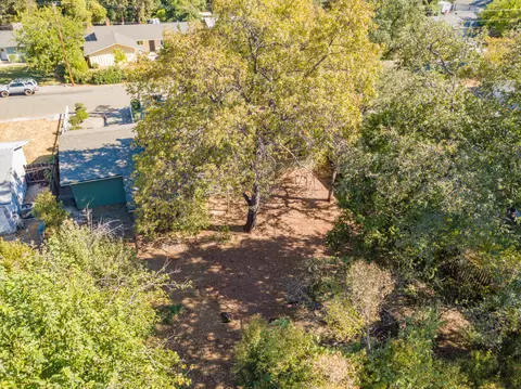 1892 Lindeena Ln, Redding, CA 96002 photo 7