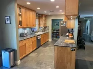 2530 Harlan Dr, Redding, CA 96003 photo 2