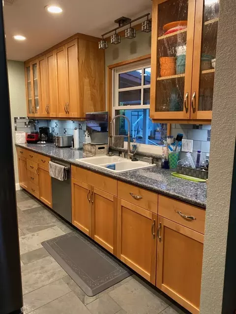 2530 Harlan Dr, Redding, CA 96003 photo 4