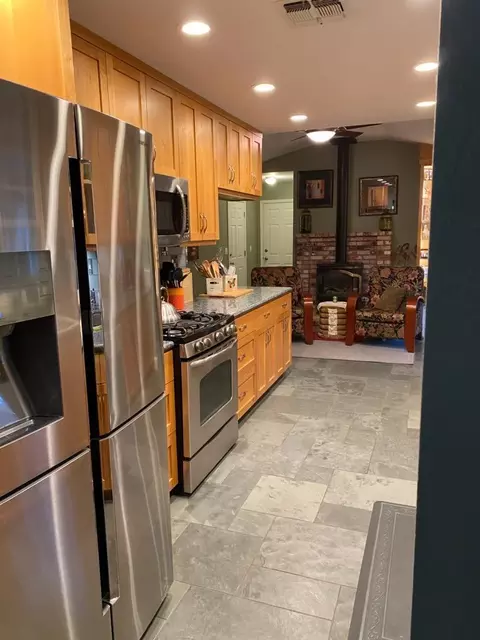 2530 Harlan Dr, Redding, CA 96003 photo 3