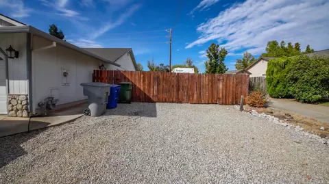 1540 Marigold Way, Redding, CA 96003 photo 2