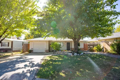 4081 Easter Ave, Redding, CA 96003 photo 2