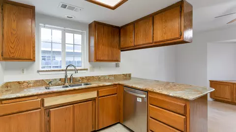 2950 Sporting Ct, Redding, CA 96001 photo 14