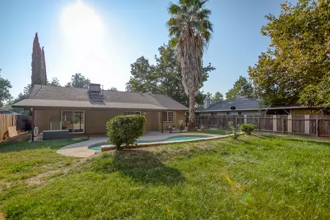 2950 Sporting Ct, Redding, CA 96001 photo 4