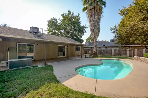 2950 Sporting Ct, Redding, CA 96001 photo 3