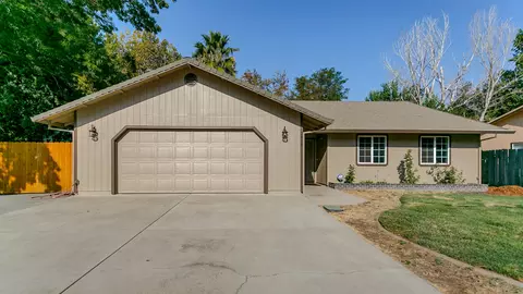 2950 Sporting Ct, Redding, CA 96001 photo 2