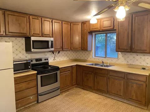 2381 Sacramento Dr, Redding, CA 96001 photo 2