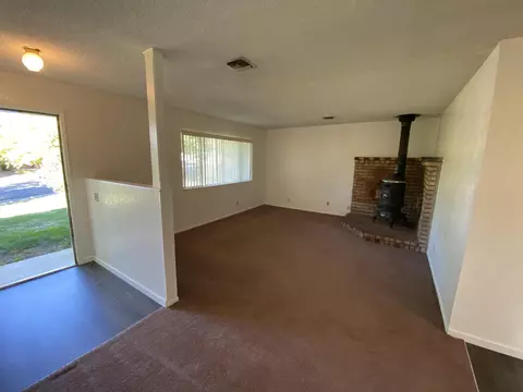 2517 Rosebud Ln, Redding, CA 96002 photo 3