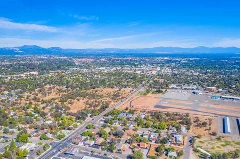 1745 Pleasant St, Redding, CA 96001 photo 33