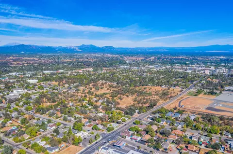 1745 Pleasant St, Redding, CA 96001 photo 32