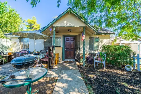 1745 Pleasant St, Redding, CA 96001 photo 3