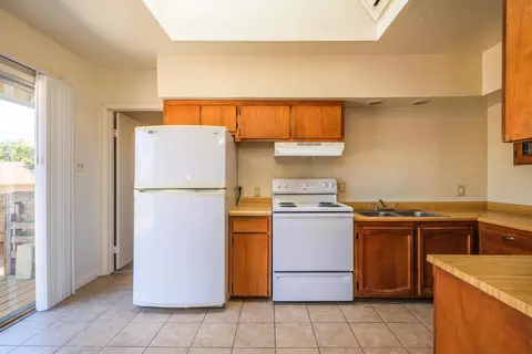 1745 Pleasant St, Redding, CA 96001 photo 11