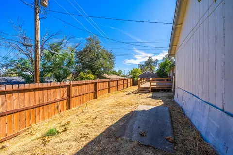 1745 Pleasant St, Redding, CA 96001 photo 24