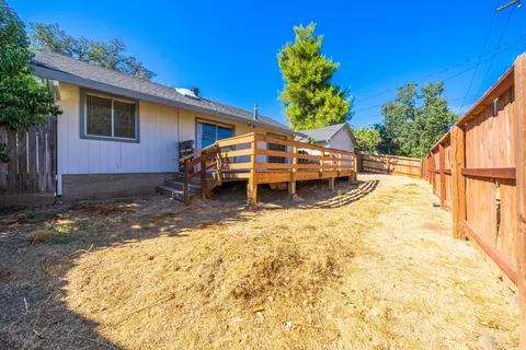 1745 Pleasant St, Redding, CA 96001 photo 26