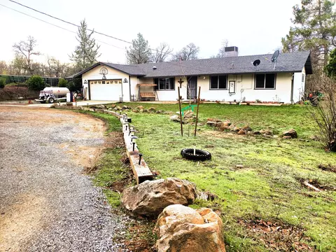 11700 Milton Park Ln, Redding, CA 96003 photo 2