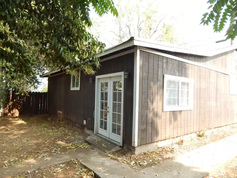 1067 A B California St, Redding, CA 96001 photo 34