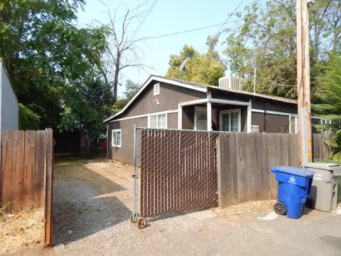 1067 A B California St, Redding, CA 96001 photo 59