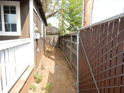 1067 A B California St, Redding, CA 96001 photo 36