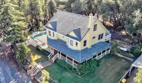 19296 Roxie Ln, Redding, CA 96003 photo 1