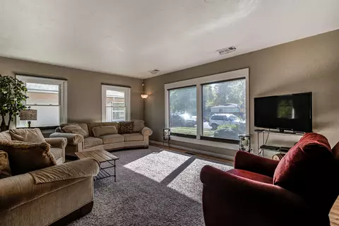 910 Lincoln St, Redding, CA 96001 photo 4