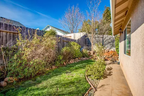 1138 Golden Gate Trl, Redding, CA 96003 photo 16