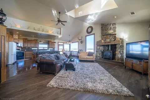 7100 Garth Dr, Anderson, CA 96007 photo 5
