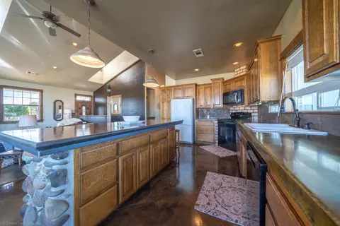 7100 Garth Dr, Anderson, CA 96007 photo 8