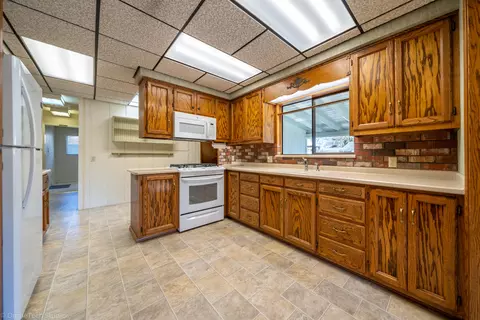 1555 Pleasant St, Redding, CA 96001 photo 10
