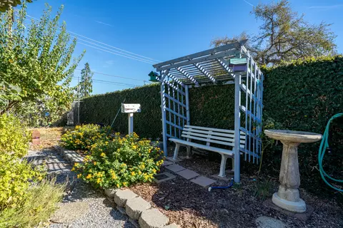 1555 Pleasant St, Redding, CA 96001 photo 3