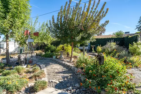 1555 Pleasant St, Redding, CA 96001 photo 17