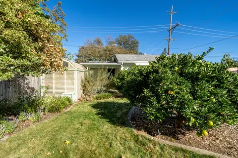 1555 Pleasant St, Redding, CA 96001 photo 22