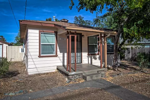 1112 Grange St, Redding, CA 96001 photo 3