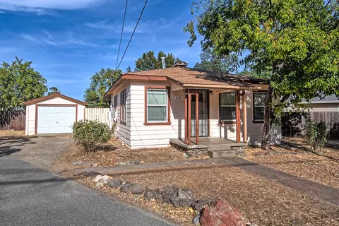 1112 Grange St, Redding, CA 96001 photo 1
