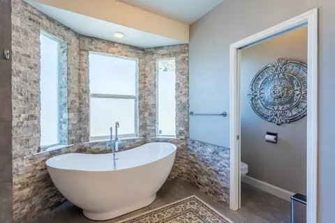 365 River Park Dr, Redding, CA 96003 photo 20